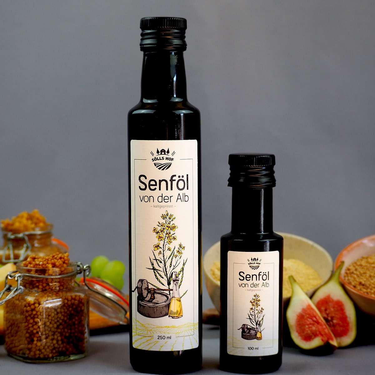 Senföl von Sölls Hof stehend